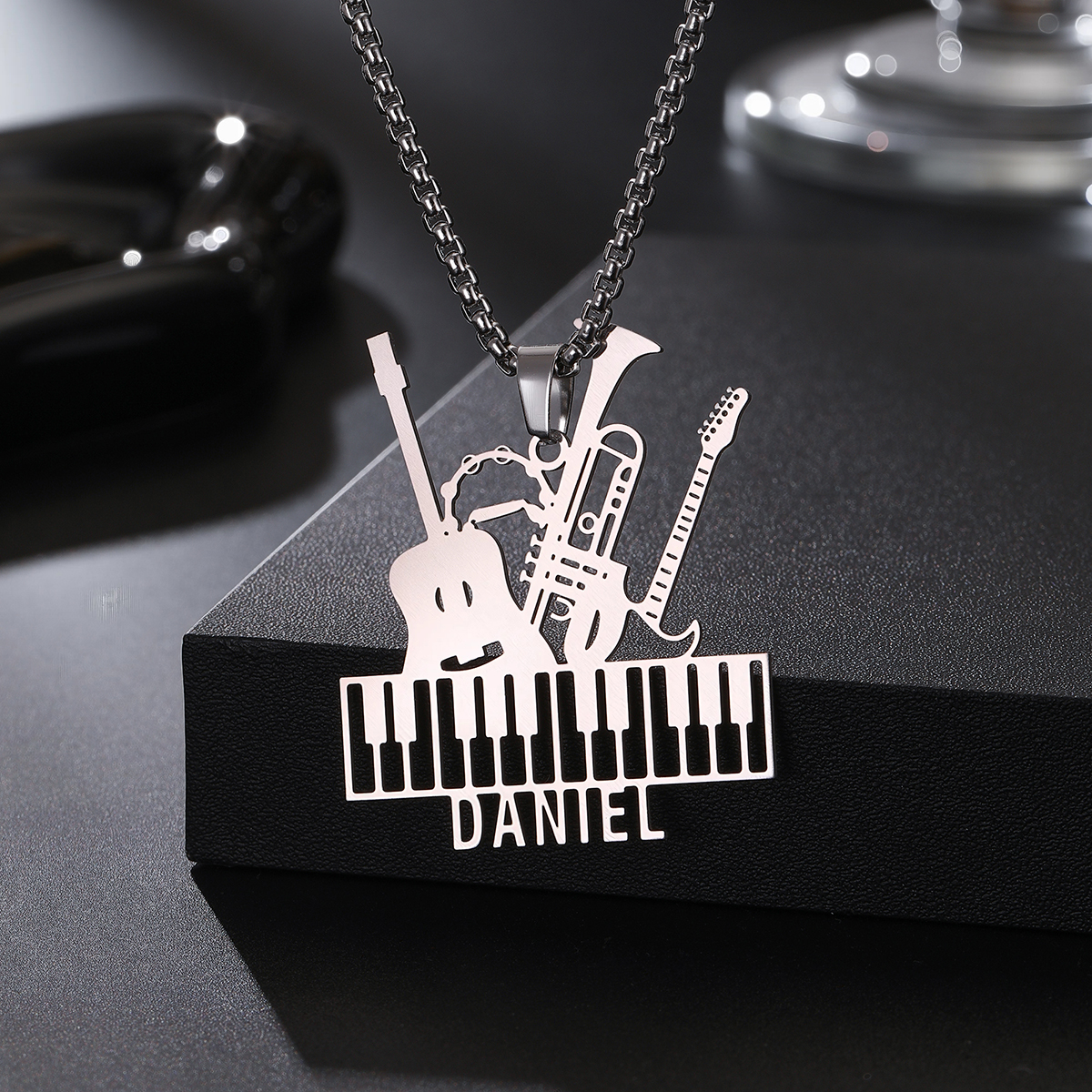 Custom Name Necklaces For Wome - Musical Instrument Name recensione e prezzo