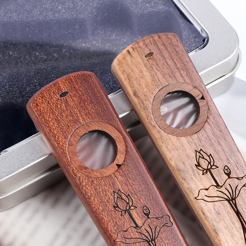 Engraved Wooden Kazoo with Met - Musical Instrument Gif recensione e prezzo