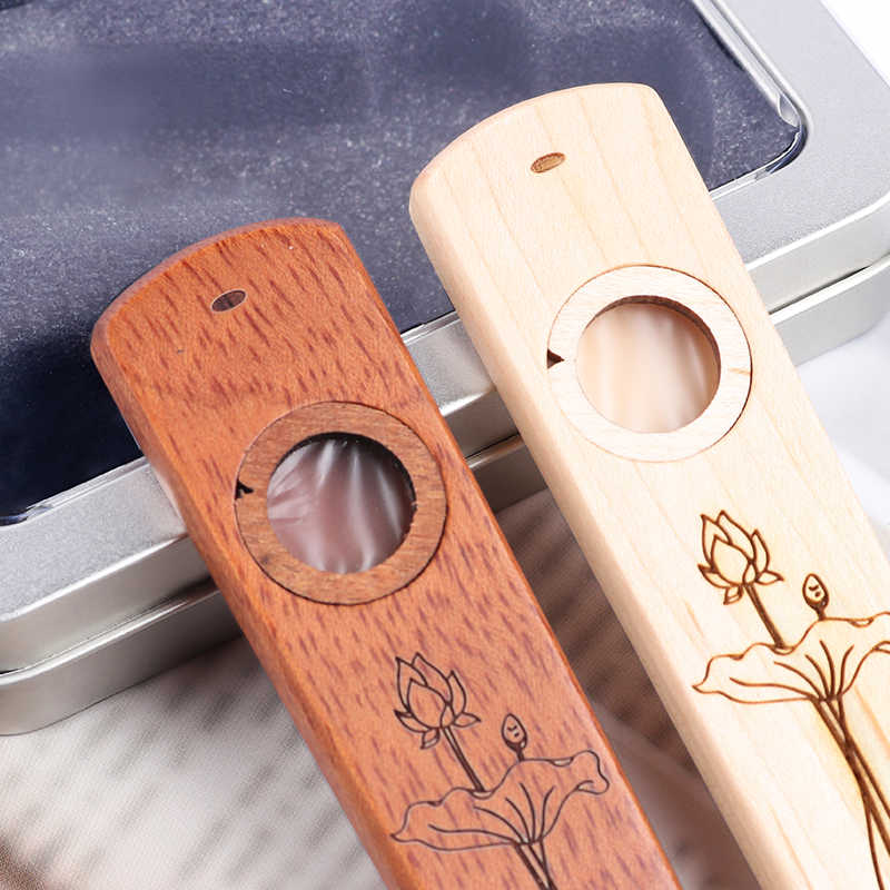 Engraved Wooden Kazoo with Met - Musical Instrument Gif recensione e prezzo