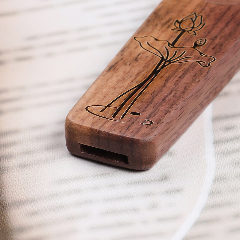 Engraved Wooden Kazoo with Met - Musical Instrument Gif recensione e prezzo